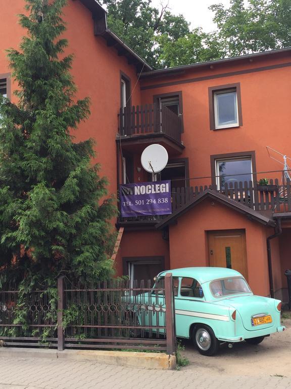 Апартаменты Apartament Tipton Еленя-Гура Экстерьер фото