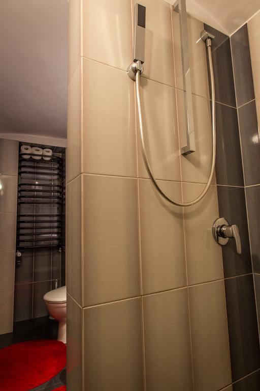 Апартаменты Apartament Tipton Еленя-Гура Экстерьер фото