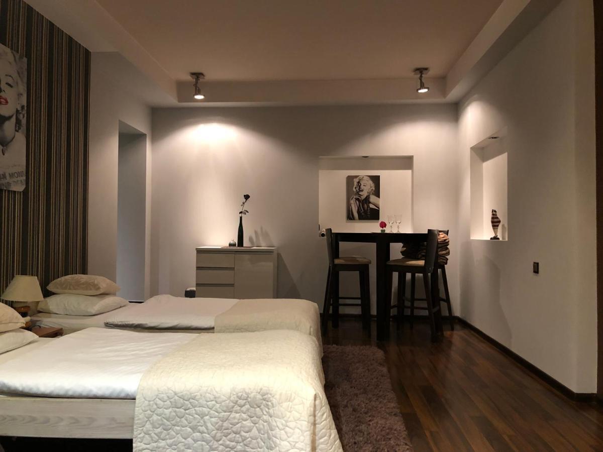Апартаменты Apartament Tipton Еленя-Гура Экстерьер фото
