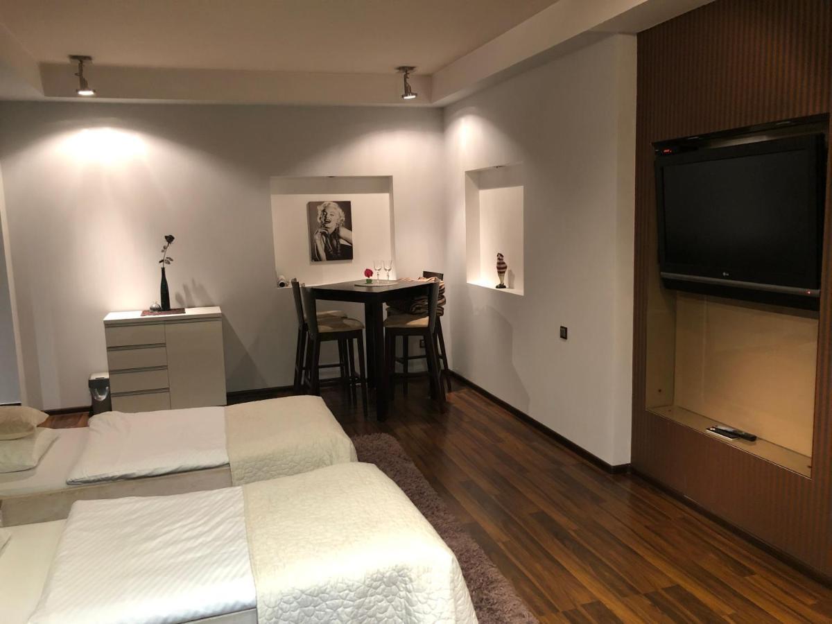 Апартаменты Apartament Tipton Еленя-Гура Экстерьер фото